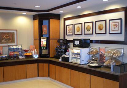 Fairfield Inn & Suites Woodbridge Avenel Étterem fotó