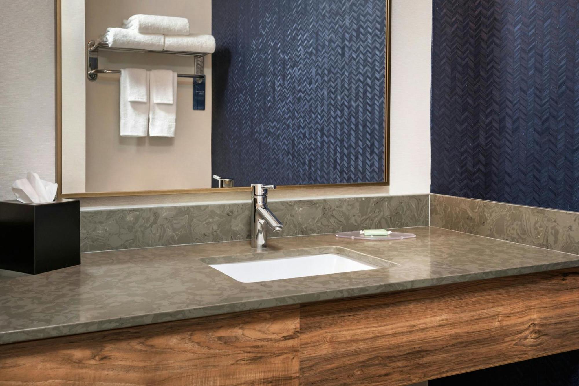 Fairfield Inn & Suites Woodbridge Avenel Kültér fotó