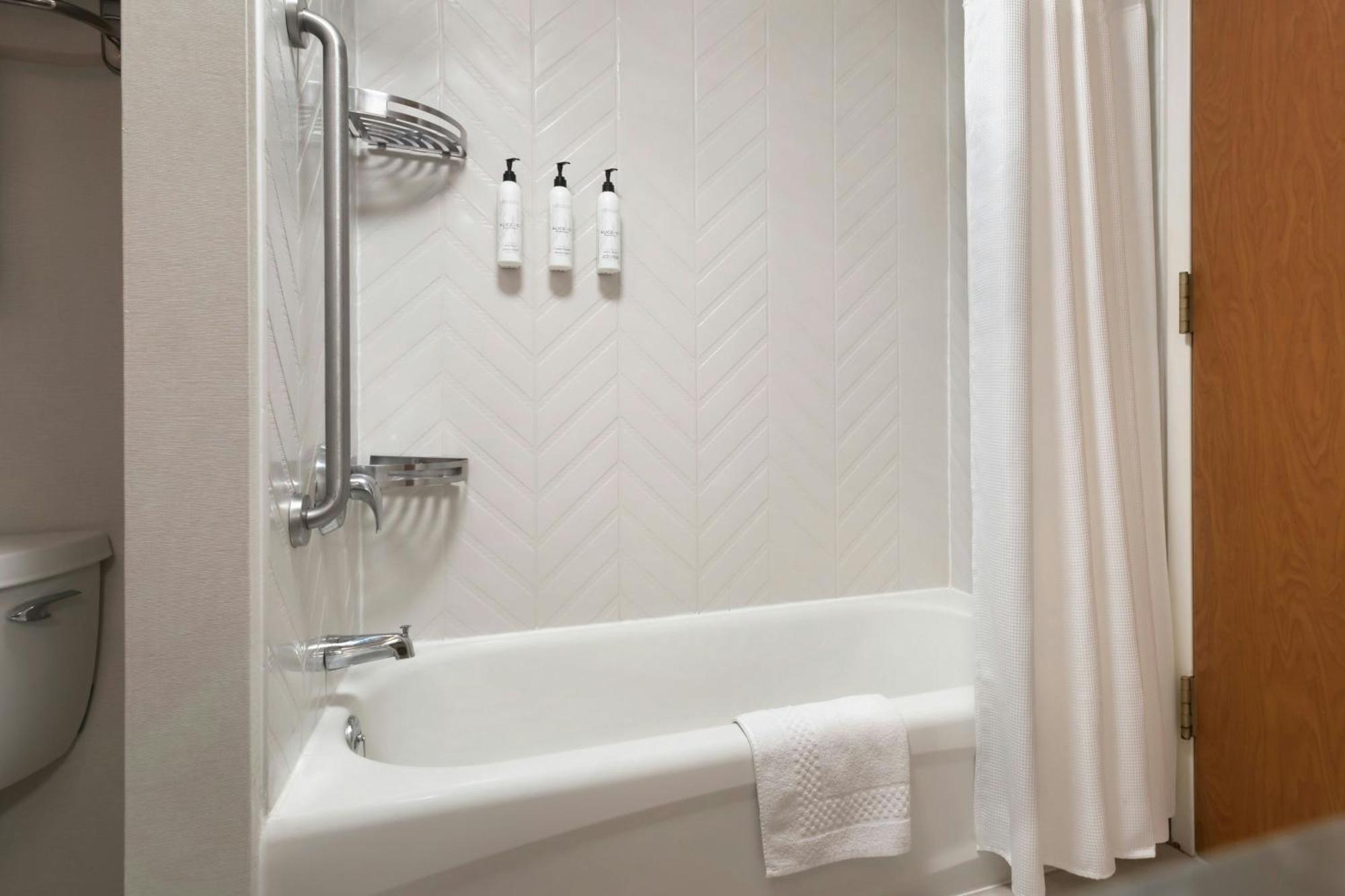 Fairfield Inn & Suites Woodbridge Avenel Kültér fotó