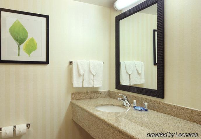Fairfield Inn & Suites Woodbridge Avenel Szoba fotó